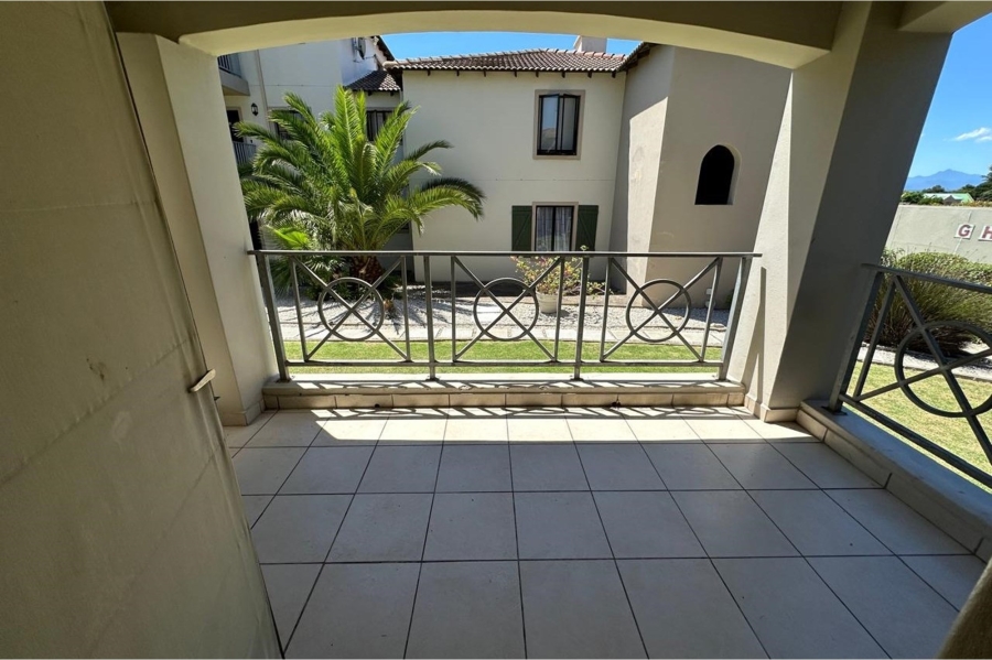 To Let 2 Bedroom Property for Rent in Bowtie Western Cape